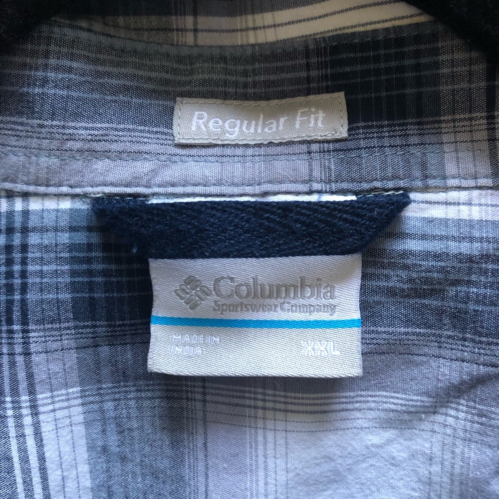 Columbia White and Blue Casual Button Down Shirt - Picture 3 of 5